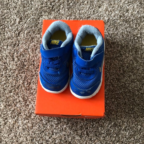 Nike toddler’s sneakers - Picture 1 of 6